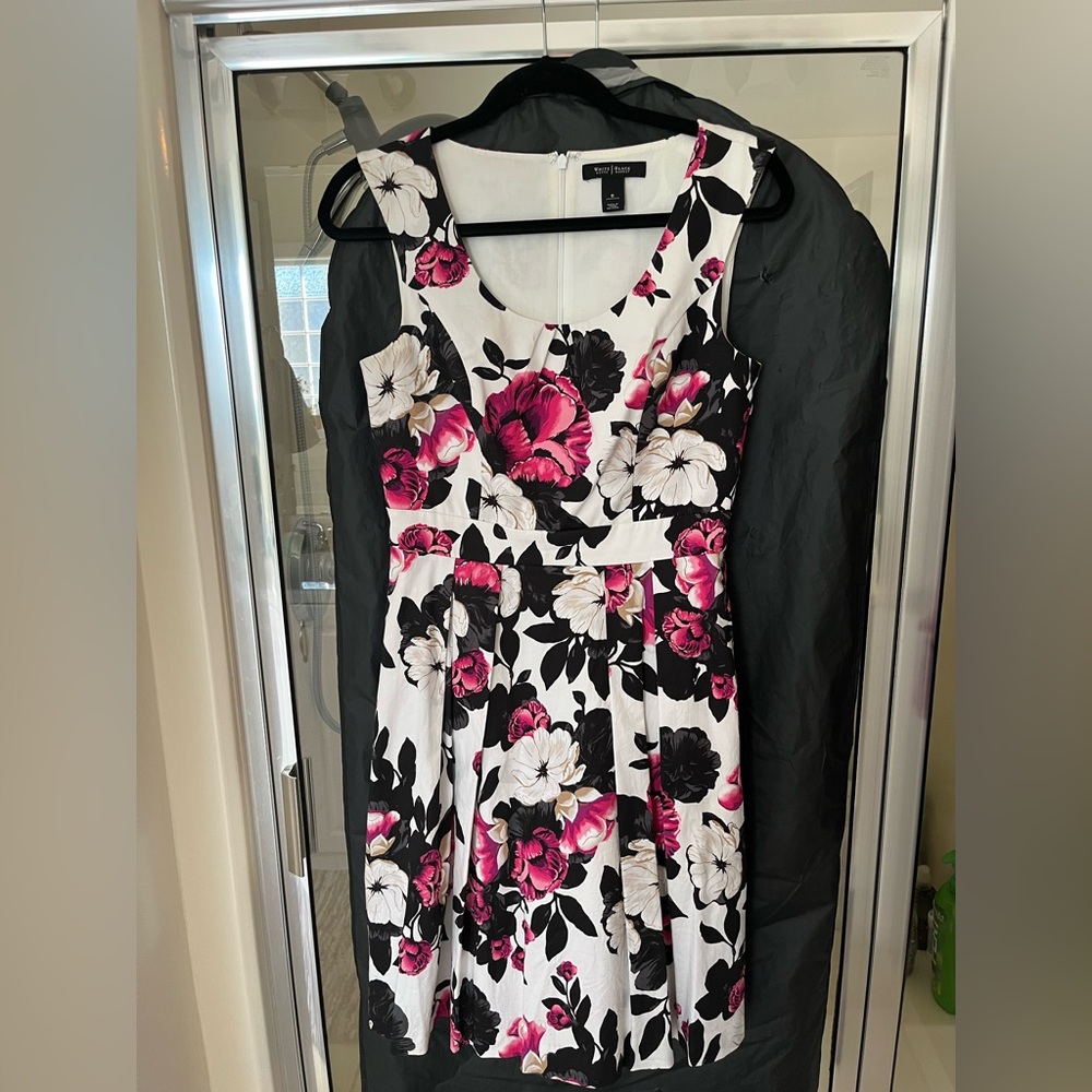 White House, black market, gorgeous, pink, black, and white floral dress